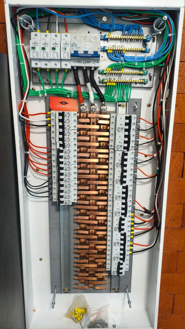 Quadro elétrico executado pela Linkage